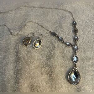 Avon 2008 Mod Faceted Clear Stones & Silver Tone Jewelry Set w/Teardrop Crystals